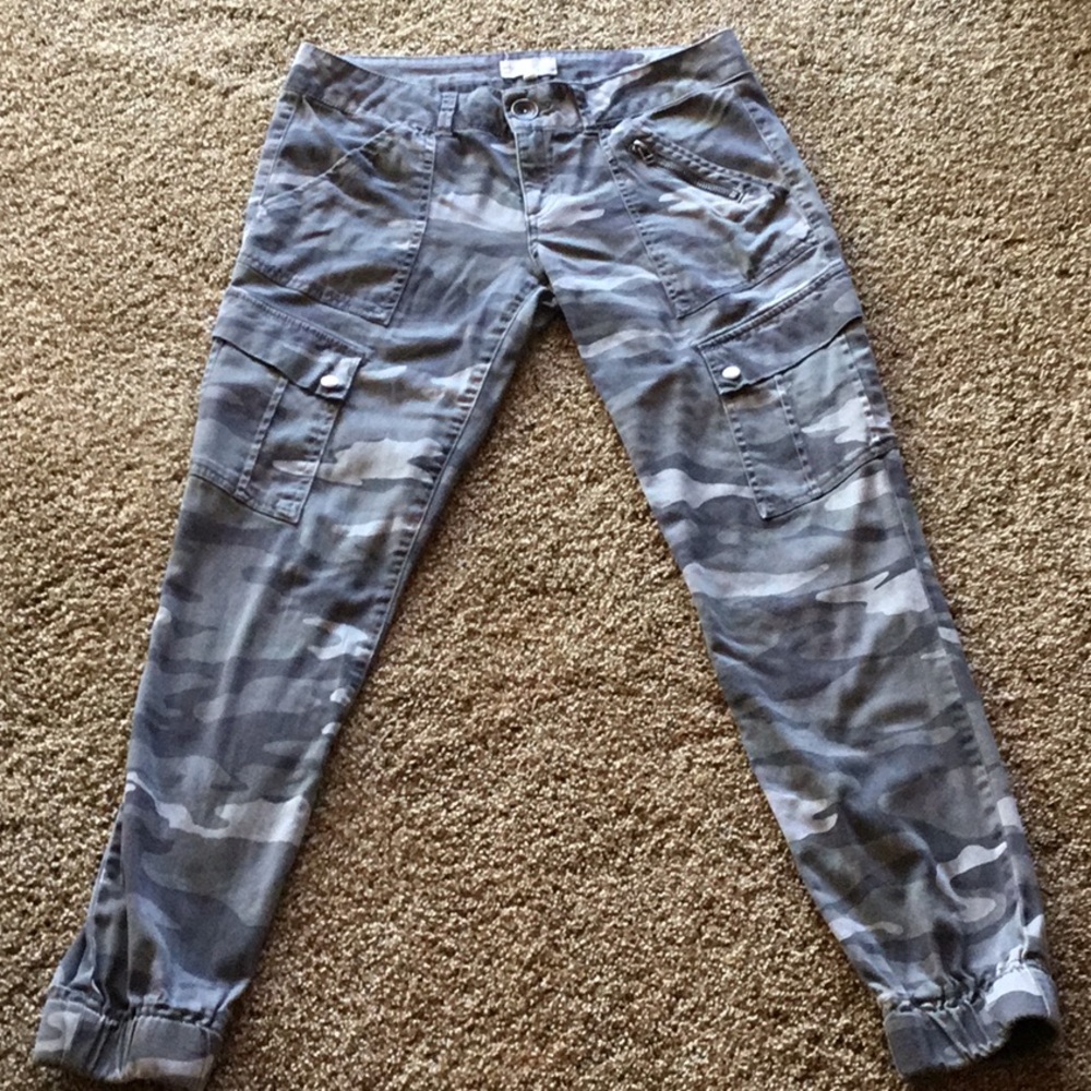 Juniors Jolt brand camo joggers